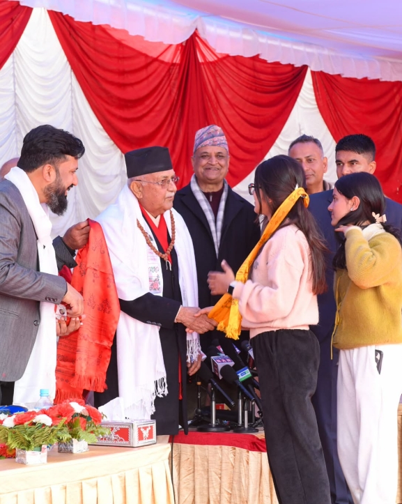 देशलाई जिताउने पक्षमा उभिन ओलीको आह्वान