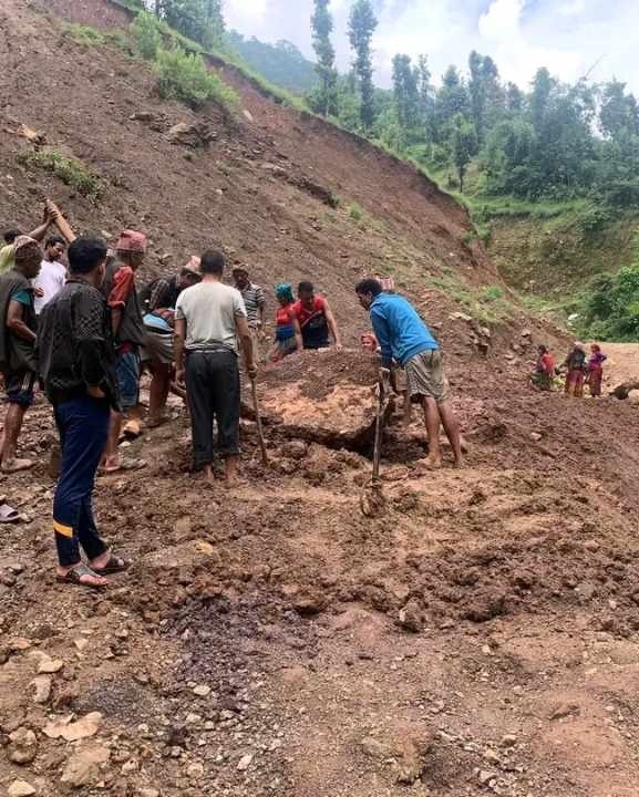 लामाचौरको पहिरो हटाइयो