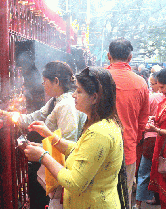 नवरात्रको चौथो दिन : देशभरका शक्तिपीठ एवं देवी मन्दिरमा भक्तजनको घुइँचो