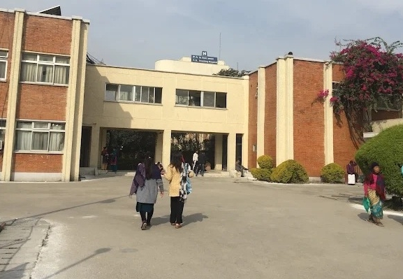 स्वास्थ्य बिमा रोक्दै ठुला अस्पताल