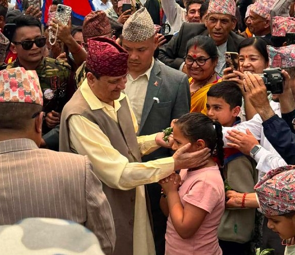 पूर्वराजा ज्ञानेन्द्र शाह पोखरामा, विमानस्थलमा समर्थकहरूको स्वागत