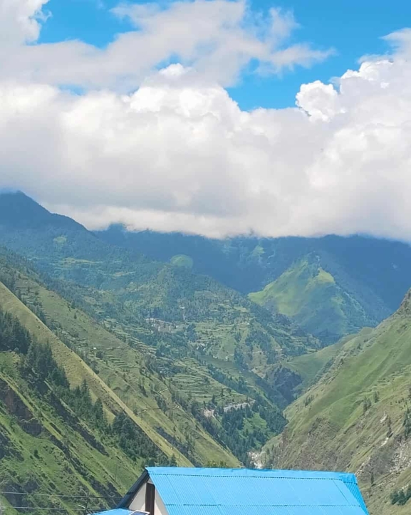 सूर्यसँगै अस्ताउँछन् मुड्केचुलाका टेलिफोन टावर
