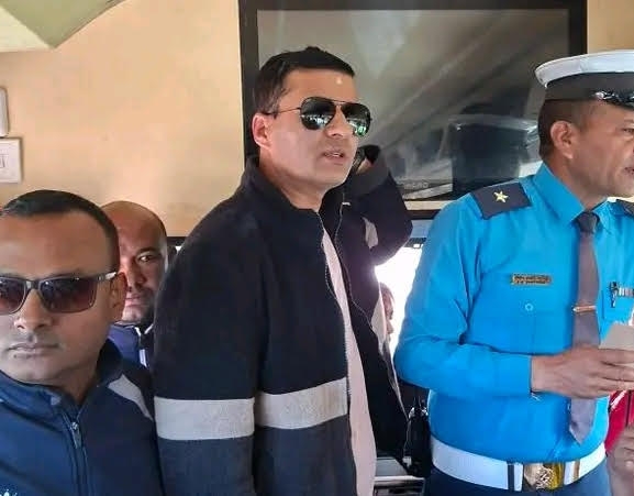 दोलखामा सवारीसाधन चेकजाँचमा कडाइ : बढी भाडा असुल्ने २० सवारीसाधन कारबाहीमा