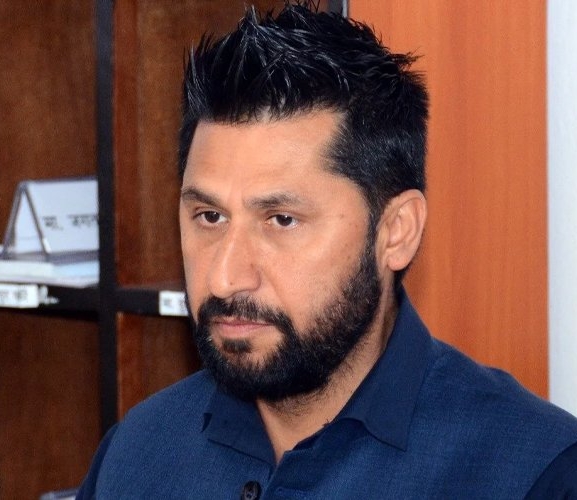 रवि लामिछानेले वारेसमार्फत गराए उम्मेदवारी दर्ता