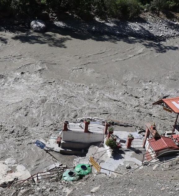 प्राकृतिक उपचार स्थल सिंगा तातोपानी कुण्डमा बाढीले क्षति