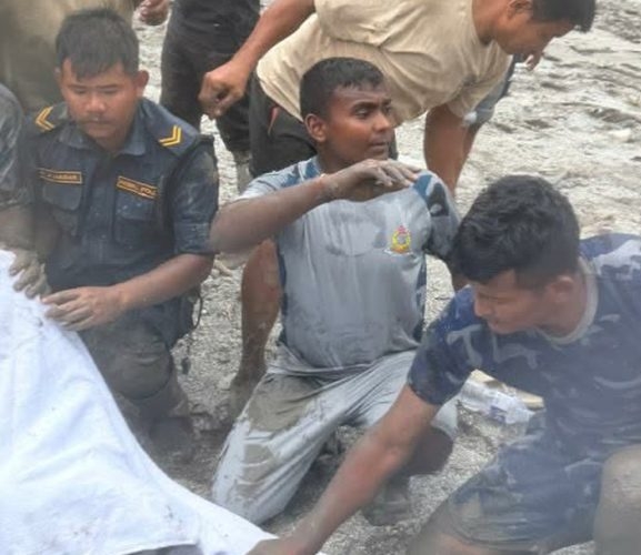 आमाको जिवितै उद्धार भएपछि किरिया छाडेर अस्पताल पुगे छोरा 