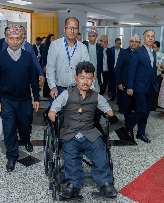सिंहदरबारमा ह्वीलचियर र सहयोगी सेवा सुरु