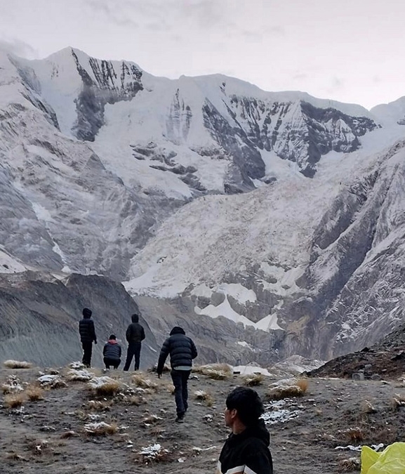 अन्नपूर्ण आधार शिविर र पदमार्गमा सरसफाइ