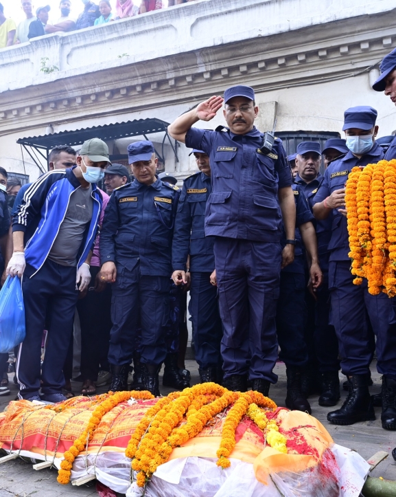 मृत्यु भएका प्रहरीका परिवारलाई १० लाख दिइने