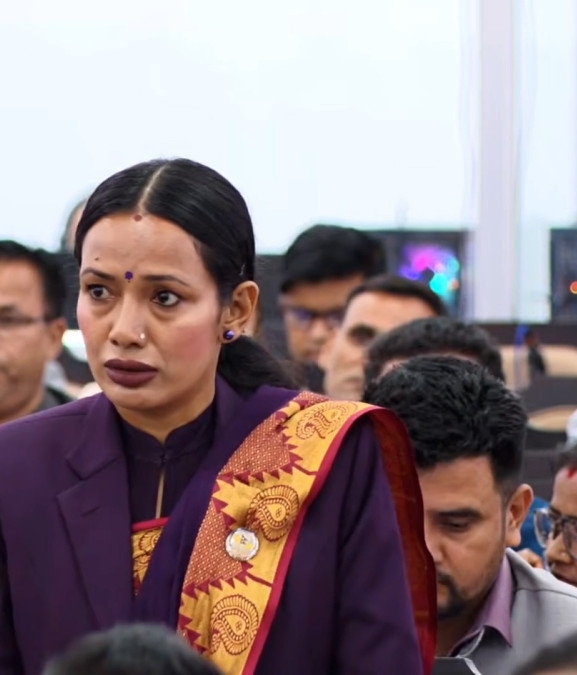 सांसद तामाङको प्रश्न- सांसदले एउटै कुरा लिएर मन्त्रीदेखि सचिवको ढोका कहिलेसम्म चहारेर हिँड्ने ?