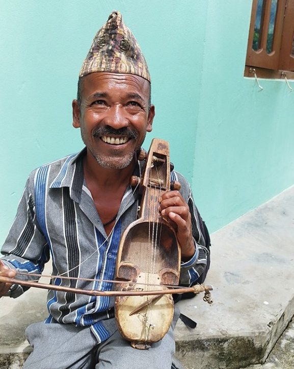 चालीस वर्षदेखि सारंगी रेट्दै लालबहादुर