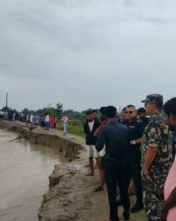 लालबकैया नदीको बाढीले मौलापुरको तटबन्ध तीव्र कटान, दर्जनौं बस्ती उच्च जोखिममा