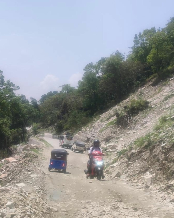 बेँसी सहर-चामे सडकमा राति सवारी सञ्चालनमा लाग्यो रोक