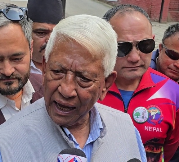 गगनको राजीनामाबारे नेता केसी भन्छन्– पार्टी र देश बदल्छु भनेर हिँडेको क्याप्टेनले मैदान छोडेर जान मिल्दैन