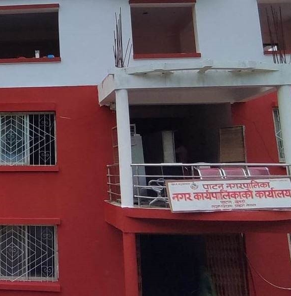 बैतडीको पाटन नगरपालिकाले १३ करार कर्मचारीको म्याद थप नगर्ने