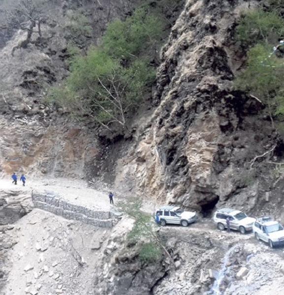 सरकारको चासोमा परेन ‘कर्णाली राजमार्ग’, पहिरो र धुलोले नागरिकलाई सास्ती