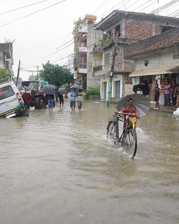 देशभरका विभिन्न सडकखण्ड अवरुद्ध, तराईका बस्ती डुबानमा 