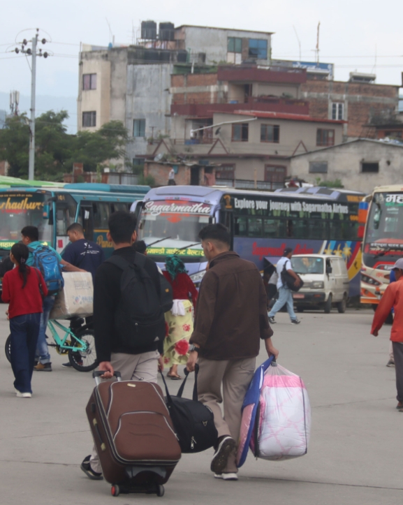 दसैंमा ६ लाख ११ हजार बढीले छाडे काठमाडौं