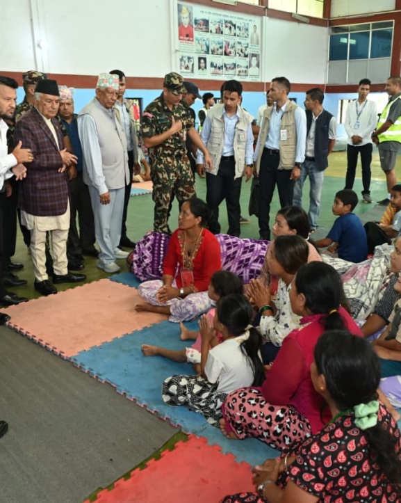 राष्ट्रपतिद्वारा बाढी प्रभावित क्षेत्र नुवाकोटको अवलोकन