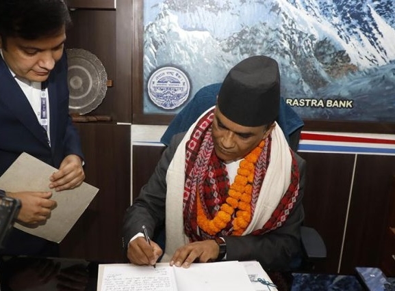 नवनियुक्त गभर्नर पौडेलले सम्हाले कार्यभार, ५० र १ हजारको नयाँ नोट छाप्ने पहिलो निर्णय