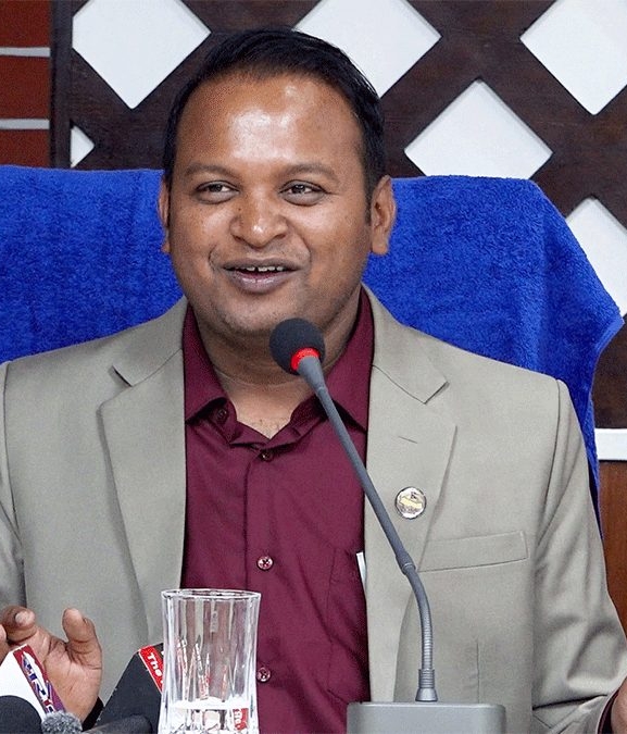 १० हजारभन्दा १ रुपैयाँ बढी लिए म्यानपावरको लाइसेन्स खारेज गर्ने श्रममन्त्रीको चेतावनी