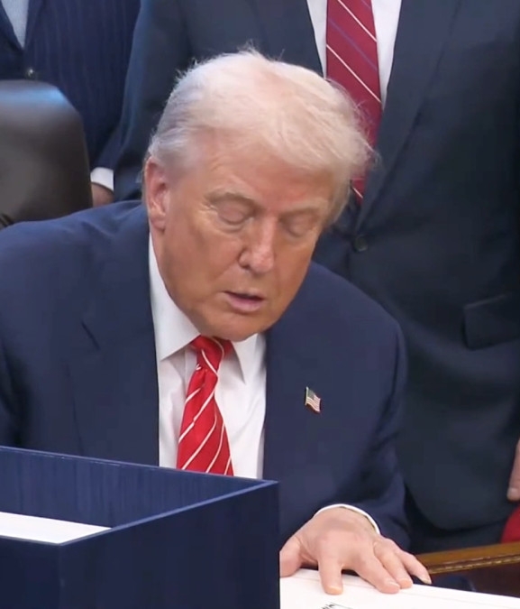 ट्रम्पद्वारा बजेट प्याकेजमा हस्ताक्षर, आंशिक सरकारी शटडाउन अन्त्य