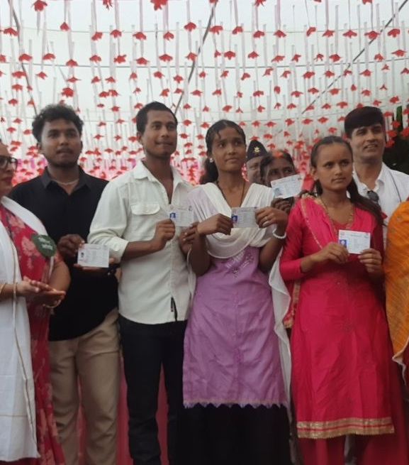 घरदैलोमा नागरिकता वितरणले सेवाग्राही उत्साहित