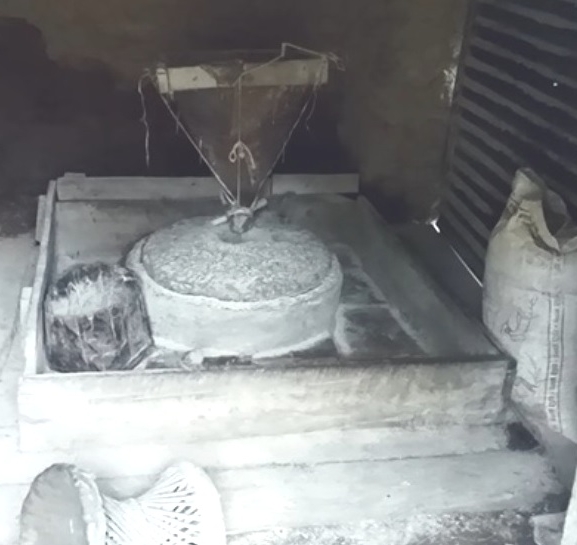 गाउँघरमा प्रयोग हुने परम्परागत पानीघट्टाको प्रचलन हराउँदै