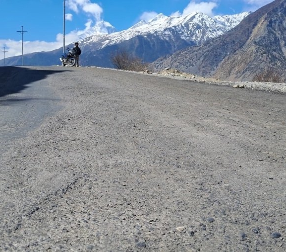 मुस्ताङको घरपझोङ रिङ्रोड सडकमा कमसल कालोपत्र