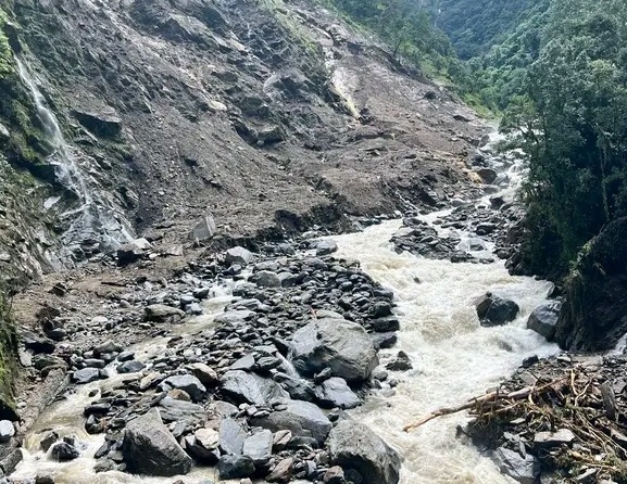 दोलखामा मध्यराति बाढी : एक बेपत्ता, ४ जनाको सकुशल उद्धार