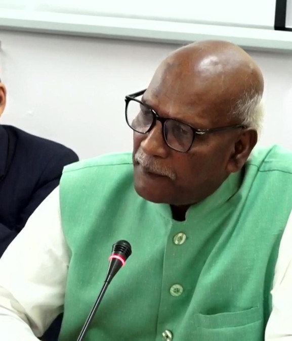 शिक्षालाई राजनीतिबाट सधैँ मुक्त गरौँः सांसद यादव