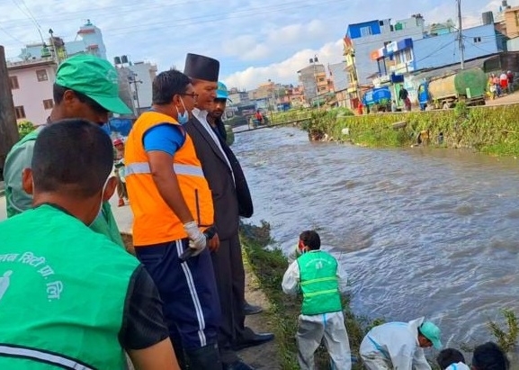 टोखामा १८औं हप्ताको विष्णुमती सफाइ अभियान सम्पन्न 