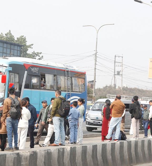 निर्वाचनका लागि काठमाडौँबाट गाउँ फर्किने यात्रुको चाप