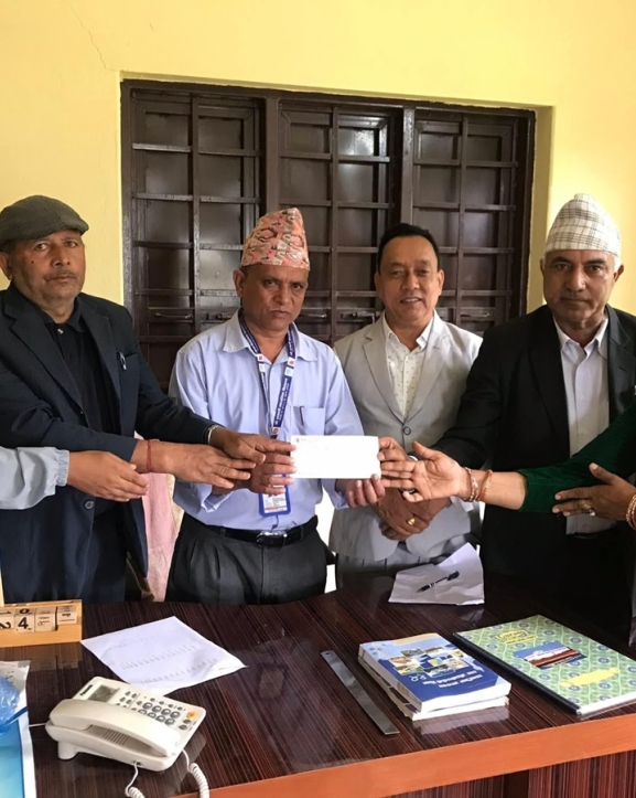 विद्यालयलाई डेढ लाख सहयोग गर्दै समाजसेवी पाण्डेले मनाए जन्मदिन