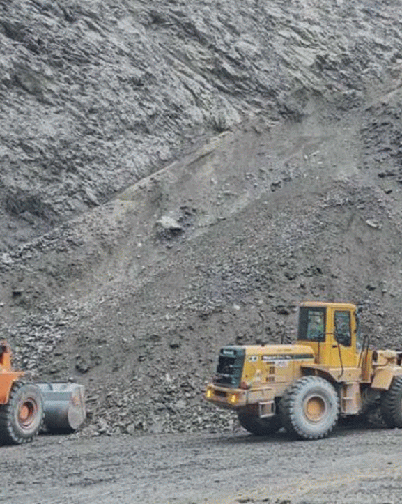 पहिरोका कारण देशका पाँच राजमार्ग पूर्ण रूपमा अवरुद्ध