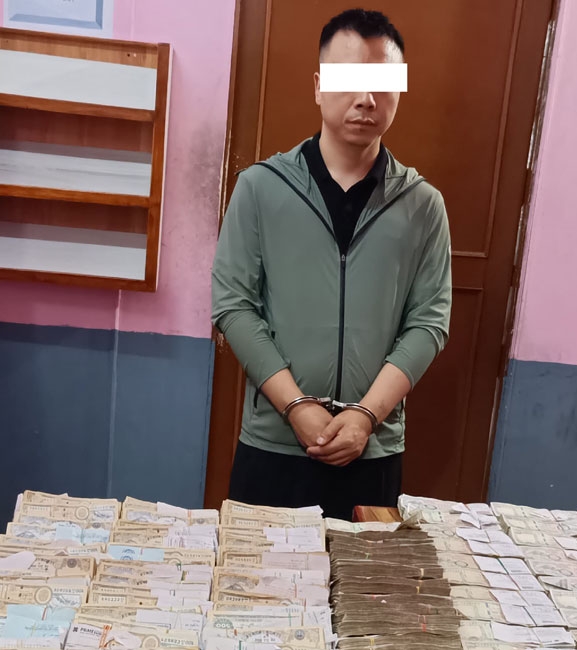 १ करोड ४४ लाख नगदसहित चिनियाँ नागरिक पक्राउ
