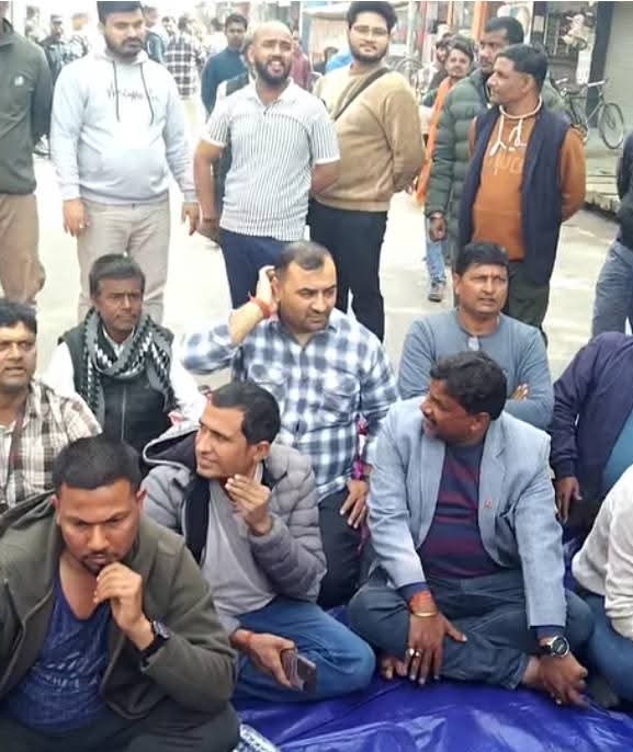 करदाता सेवा कार्यालय स्थानान्तरण रोक्न गौरमा सडक अवरुद्ध, बजार तनावग्रस्त