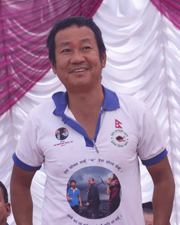 श्रम संस्कृति पार्टीका अध्यक्ष हर्क साम्पाङले गरे मतदान