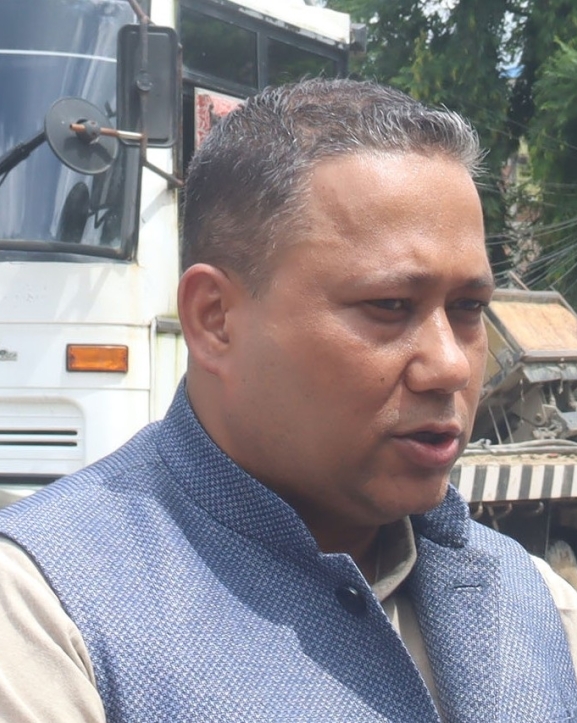 केरुङमा रोकिएका नागरिकलाई वैकल्पिक मार्गबाट नेपाल ल्याइन्छ : परराष्ट्रमन्त्री खनाल
