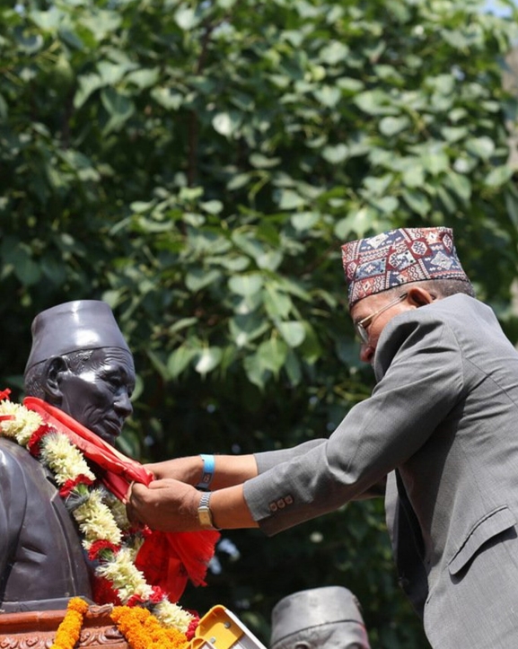 सत्यमोहन जोशीको अर्धकदको शालिक अनावरण 