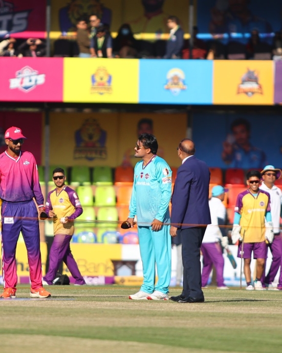 काठमाडौंले टस जितेर रोज्यो फिल्डिङ