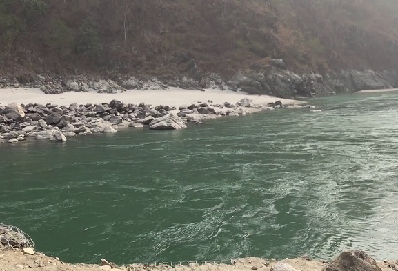 सुनकोशीमा बेपत्ता यात्रु र कारको खोजी कार्य जारी