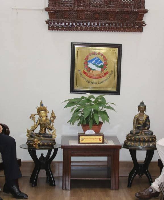 परराष्ट्रमन्त्रीसँग  चिनियाँ राजदूतको भेट