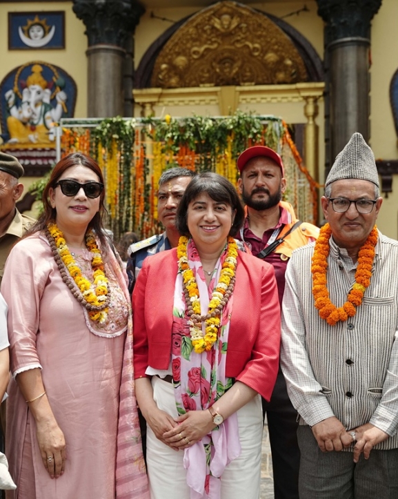 बेलायती मन्त्री मल्होत्राद्वारा पशुपतिनाथको दर्शन
