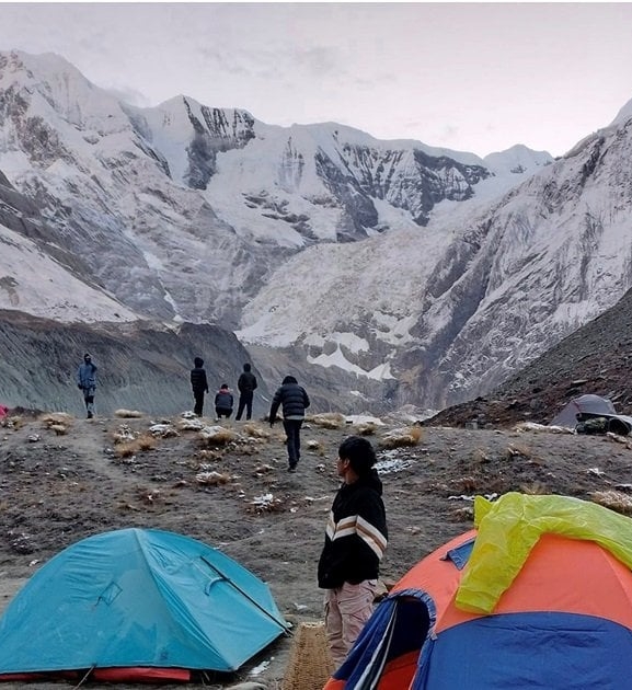 अन्नपूर्ण आधार शिविर : पर्यटकसँगै फोहरको चुनौती