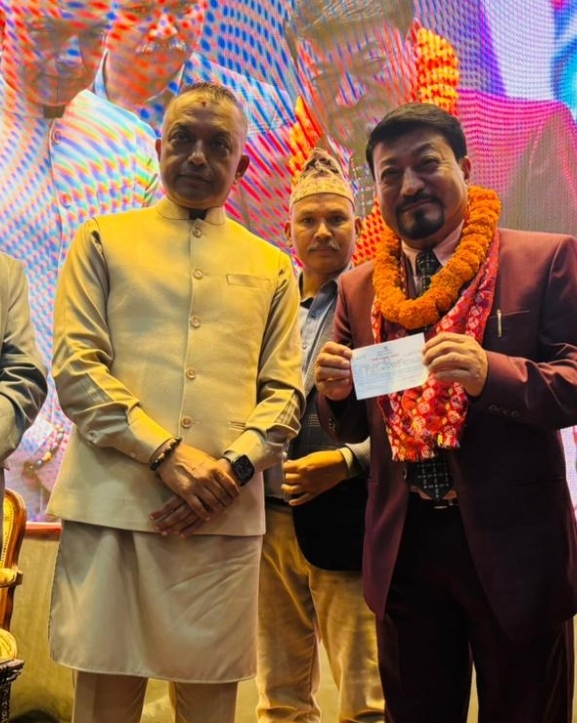 एमालेका पूर्वमन्त्री मानन्धरसहित दर्जनौं नेता कांग्रेसमा प्रवेश