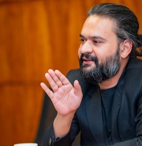 झापामा अवतरण नगरी काठमाडौँ फर्कियो बालेन चढेको हेलिकप्टर