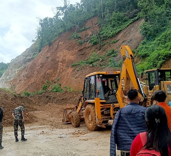 पृथ्वी राजमार्ग सात घण्टापछि खुल्यो