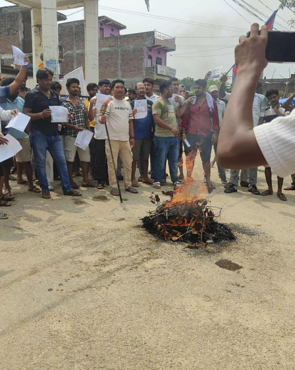 नवलपरासीमा जेनजीको समर्थनमा युवाहरूको विरोध प्रदर्शन