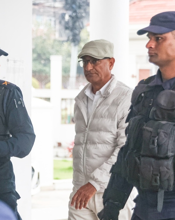 लेखकलाई काठमाडौं जिल्ला अदालतमा उपस्थित गराइयो